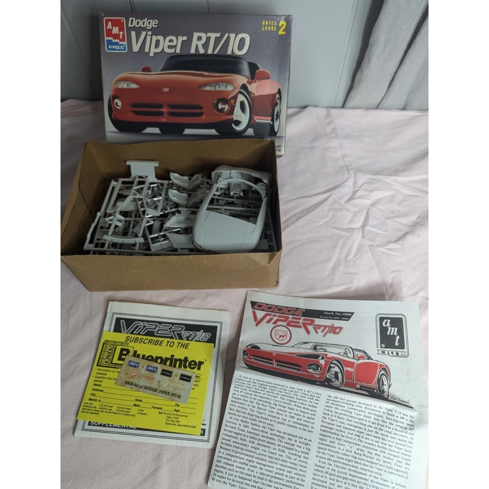 Dodge Viper RT/10 model kit 6803 scale 1/25‎ AMT Ertl 1990's USA made